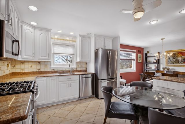 625 Ray Dr, Carnegie, PA 15106