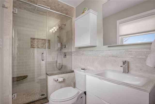 625 Ray Dr, Carnegie, PA 15106