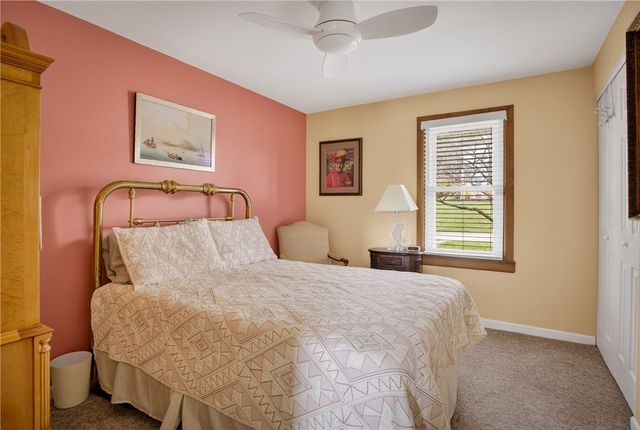 625 Ray Dr, Carnegie, PA 15106