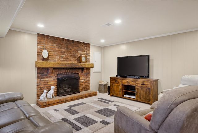 625 Ray Dr, Carnegie, PA 15106