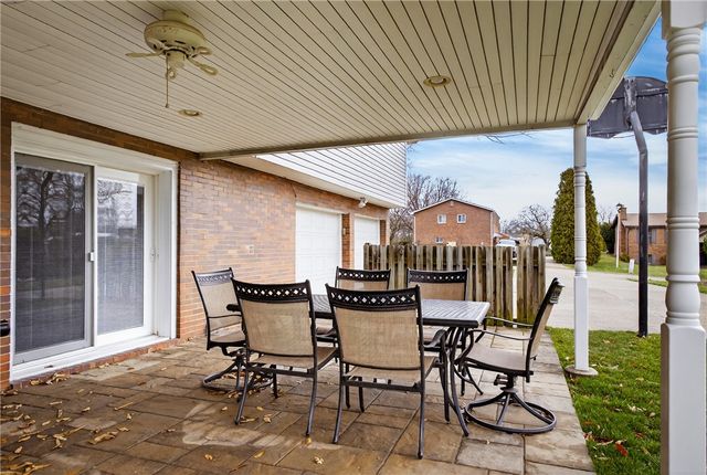 625 Ray Dr, Carnegie, PA 15106