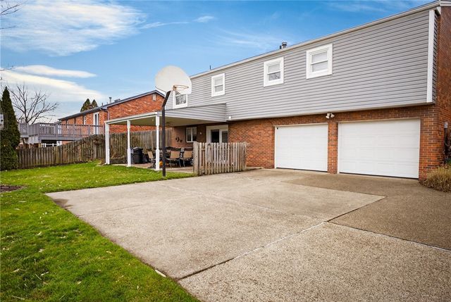 625 Ray Dr, Carnegie, PA 15106