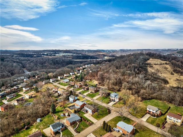 625 Ray Dr, Carnegie, PA 15106