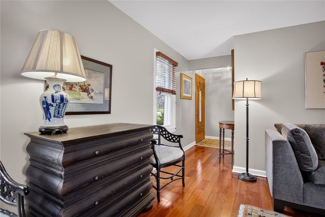 625 Ray Dr, Carnegie, PA 15106