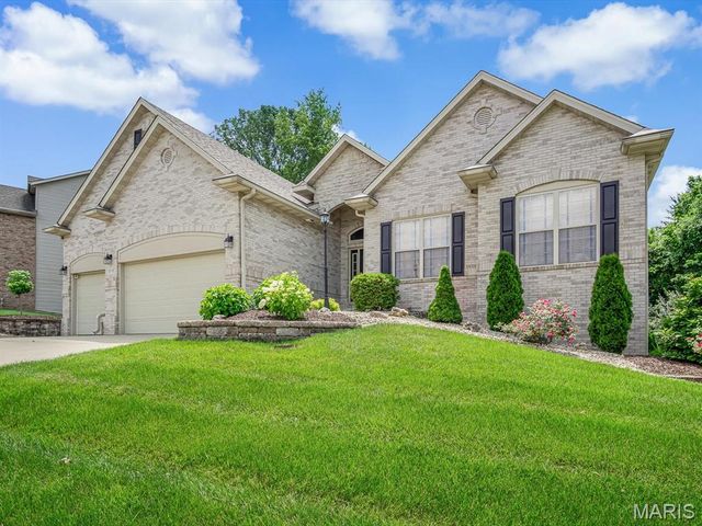 6142 Stone Wolfe Drive, Glen Carbon, IL 62034