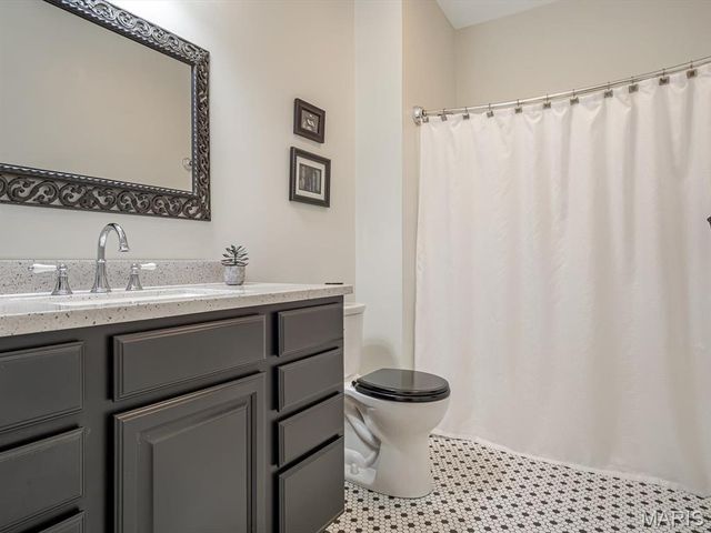 6142 Stone Wolfe Drive, Glen Carbon, IL 62034