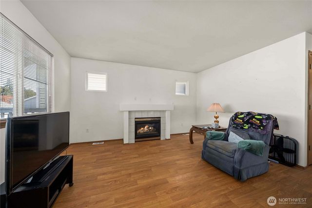 11236 3rd Avenue E, Tacoma, WA 98445
