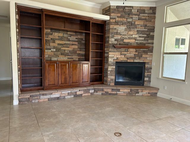 2877 23rd Court, Kingsburg, CA 93631