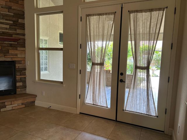 2877 23rd Court, Kingsburg, CA 93631