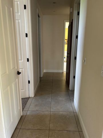 2877 23rd Court, Kingsburg, CA 93631