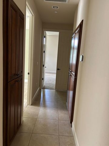 2877 23rd Court, Kingsburg, CA 93631