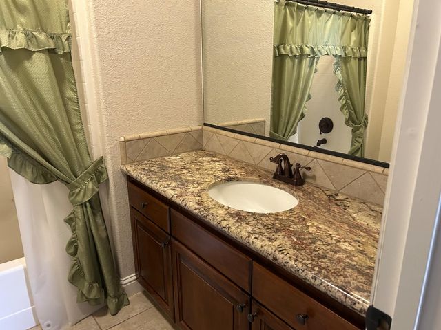 2877 23rd Court, Kingsburg, CA 93631