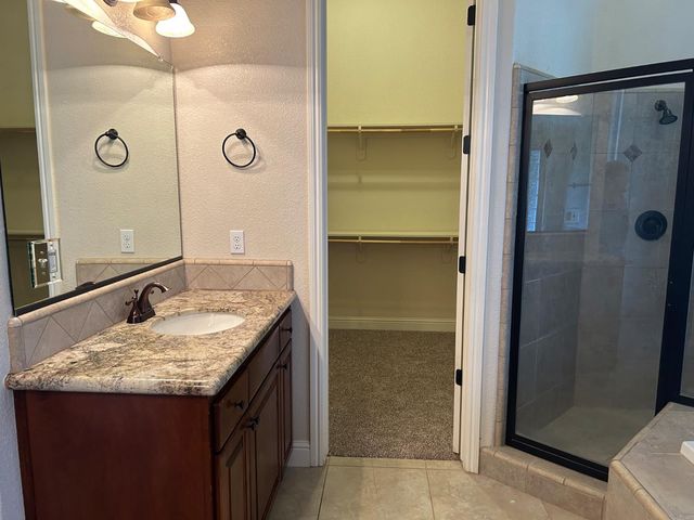 2877 23rd Court, Kingsburg, CA 93631