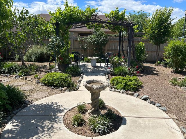 2877 23rd Court, Kingsburg, CA 93631