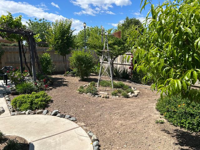 2877 23rd Court, Kingsburg, CA 93631