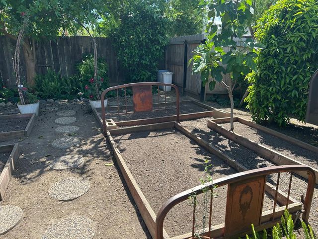 2877 23rd Court, Kingsburg, CA 93631