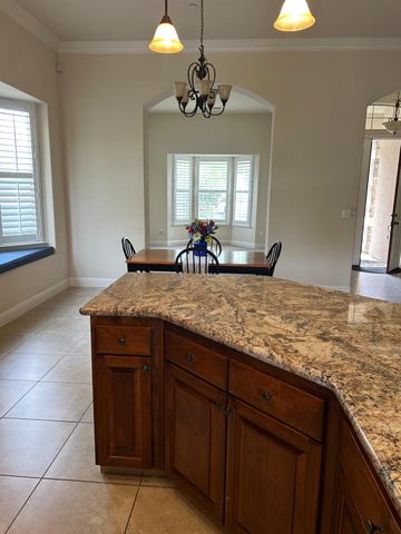 2877 23rd Court, Kingsburg, CA 93631