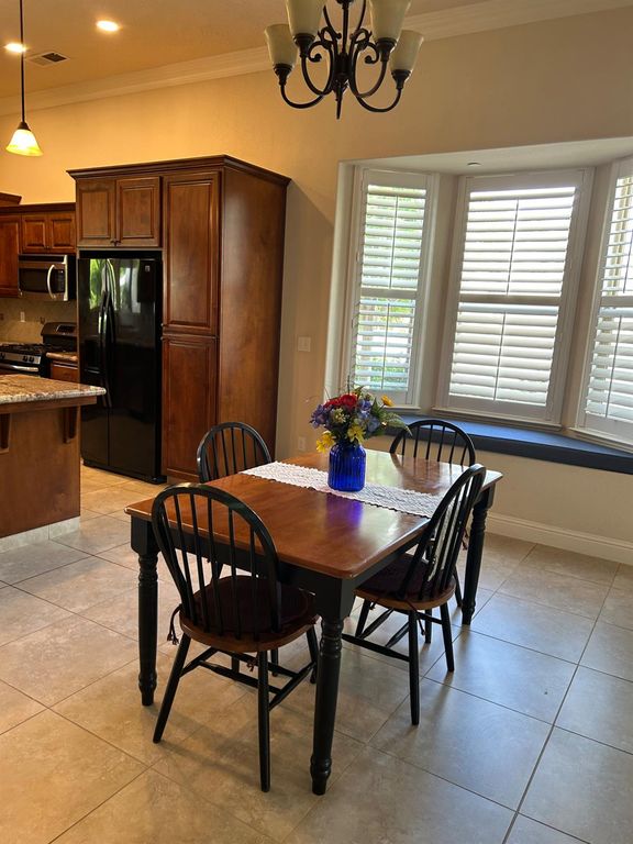 Image 11 of property listing at 2877 23rd Court, Kingsburg, CA 93631