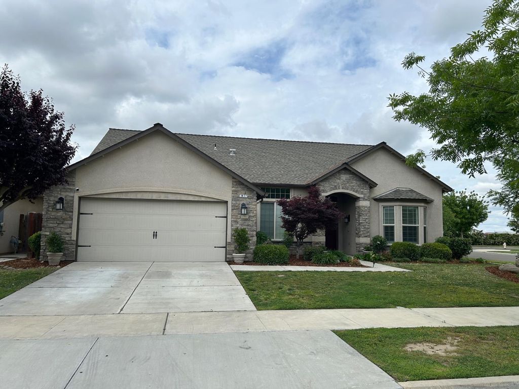 Image 2 of property listing at 2877 23rd Court, Kingsburg, CA 93631
