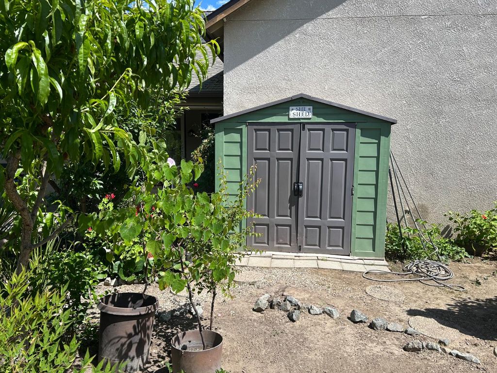 Image 30 of property listing at 2877 23rd Court, Kingsburg, CA 93631