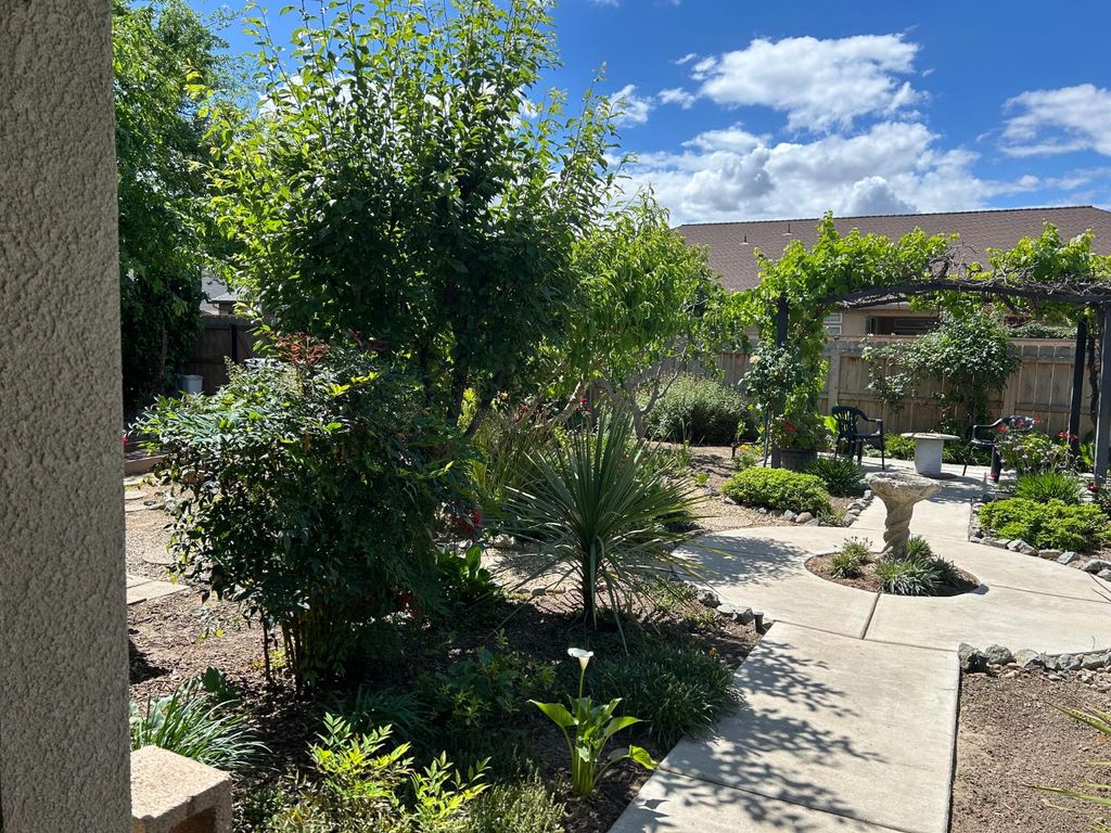 Image 36 of property listing at 2877 23rd Court, Kingsburg, CA 93631