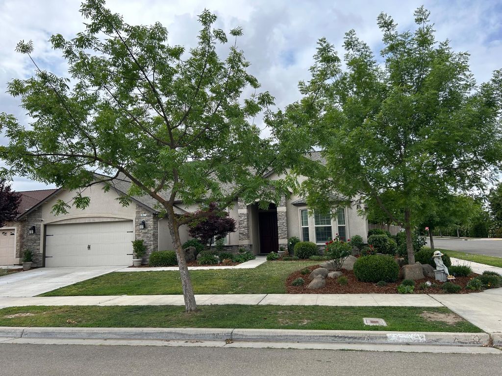 Image 37 of property listing at 2877 23rd Court, Kingsburg, CA 93631