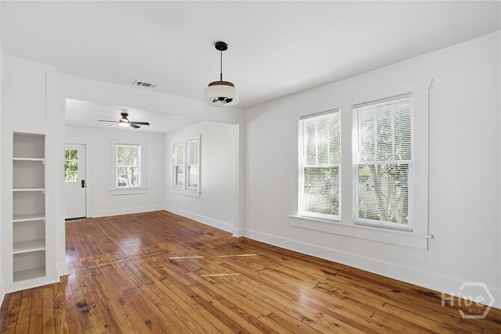 Image 10 of property listing at 49 Saint Johns Avenue, Savannah, GA 31404