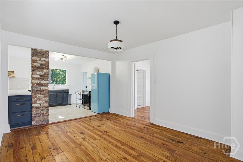 Image 11 of property listing at 49 Saint Johns Avenue, Savannah, GA 31404