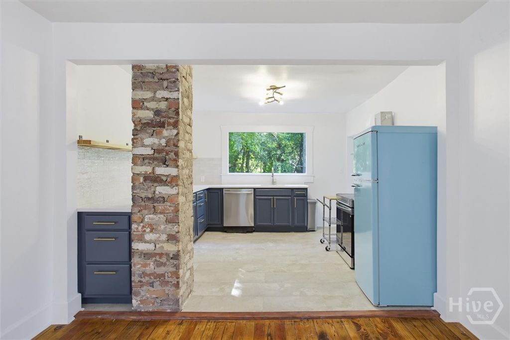 Image 12 of property listing at 49 Saint Johns Avenue, Savannah, GA 31404