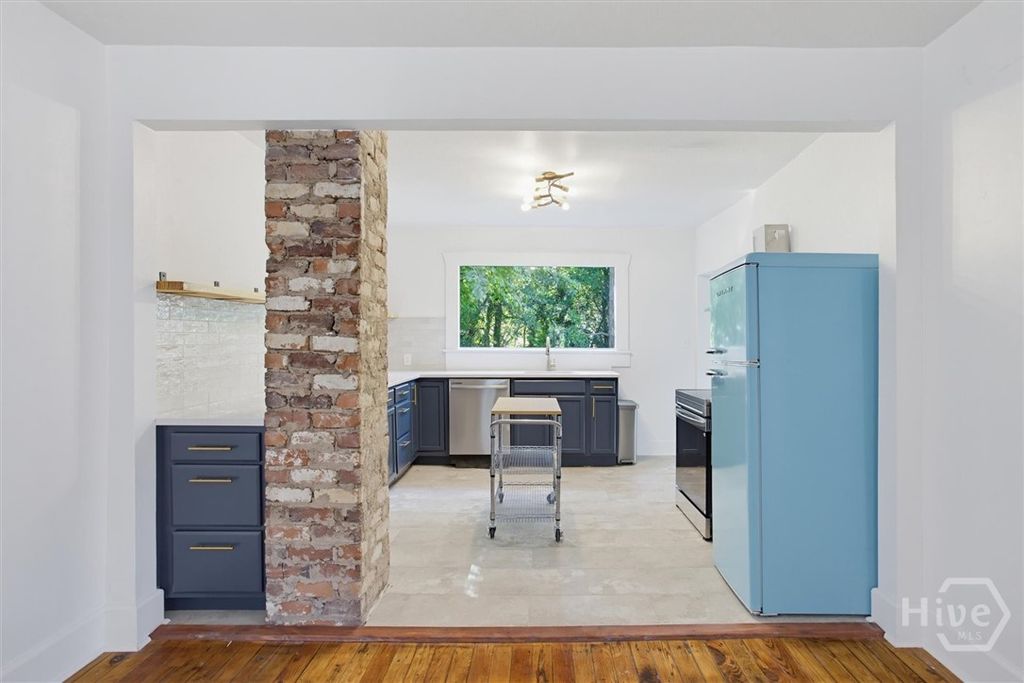Image 13 of property listing at 49 Saint Johns Avenue, Savannah, GA 31404