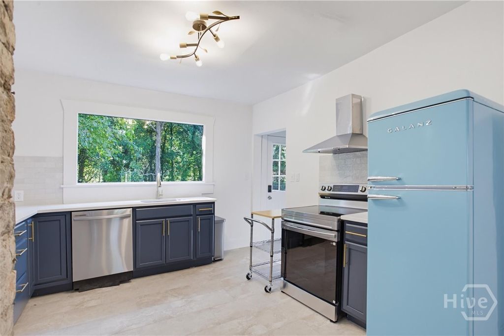 Image 15 of property listing at 49 Saint Johns Avenue, Savannah, GA 31404