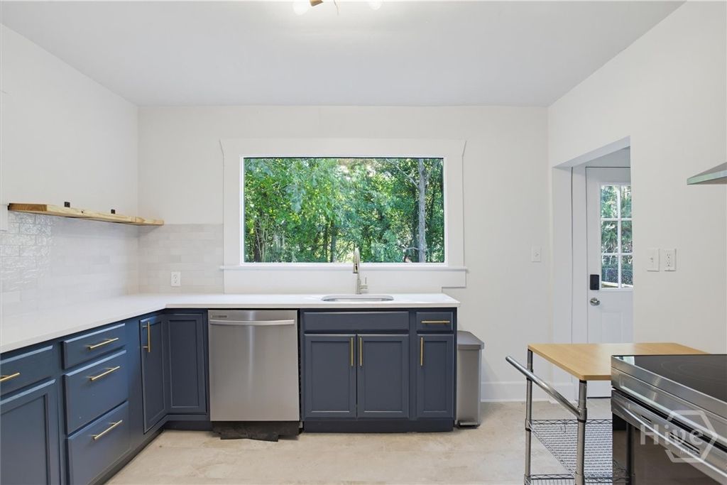 Image 16 of property listing at 49 Saint Johns Avenue, Savannah, GA 31404