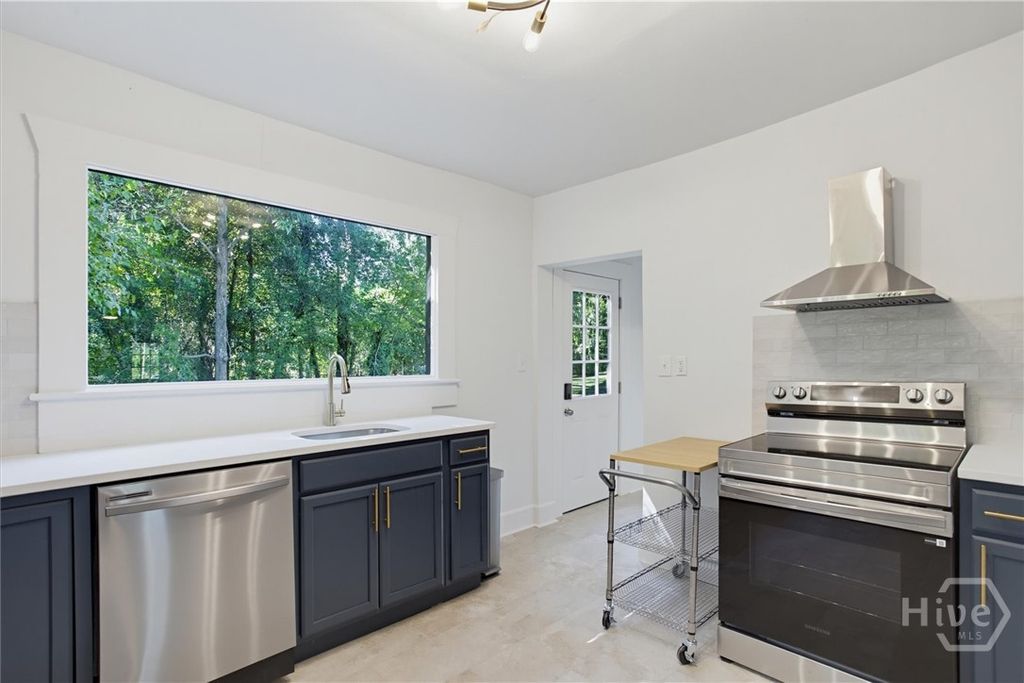 Image 19 of property listing at 49 Saint Johns Avenue, Savannah, GA 31404