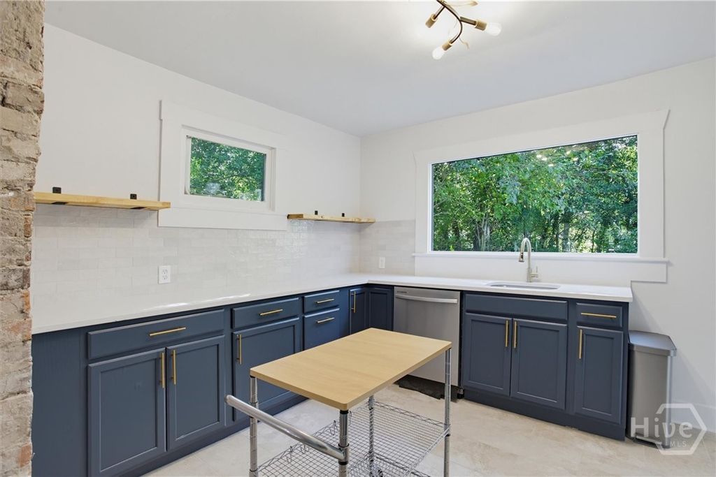 Image 21 of property listing at 49 Saint Johns Avenue, Savannah, GA 31404