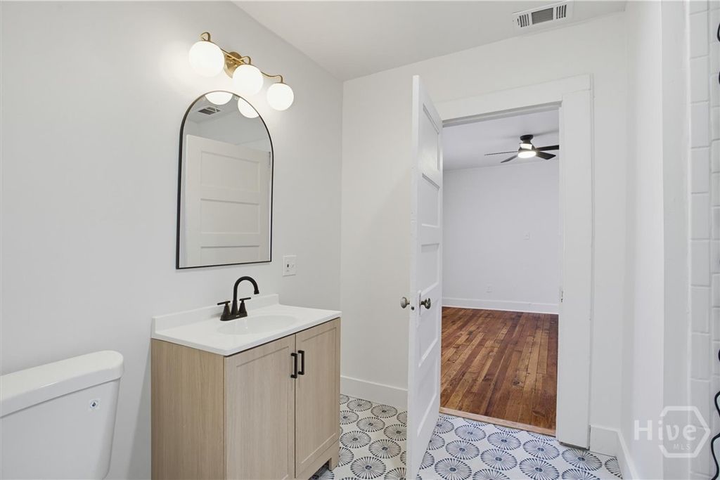 Image 24 of property listing at 49 Saint Johns Avenue, Savannah, GA 31404