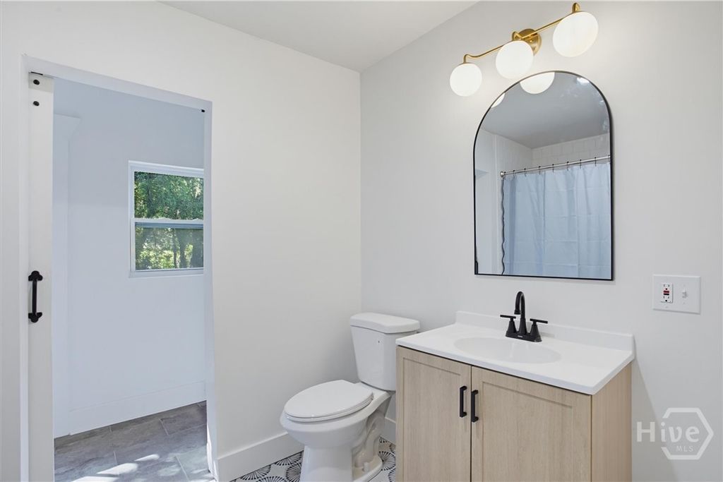 Image 25 of property listing at 49 Saint Johns Avenue, Savannah, GA 31404
