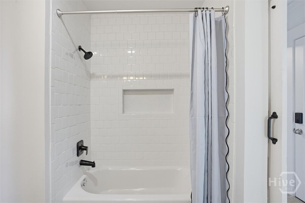 Image 26 of property listing at 49 Saint Johns Avenue, Savannah, GA 31404