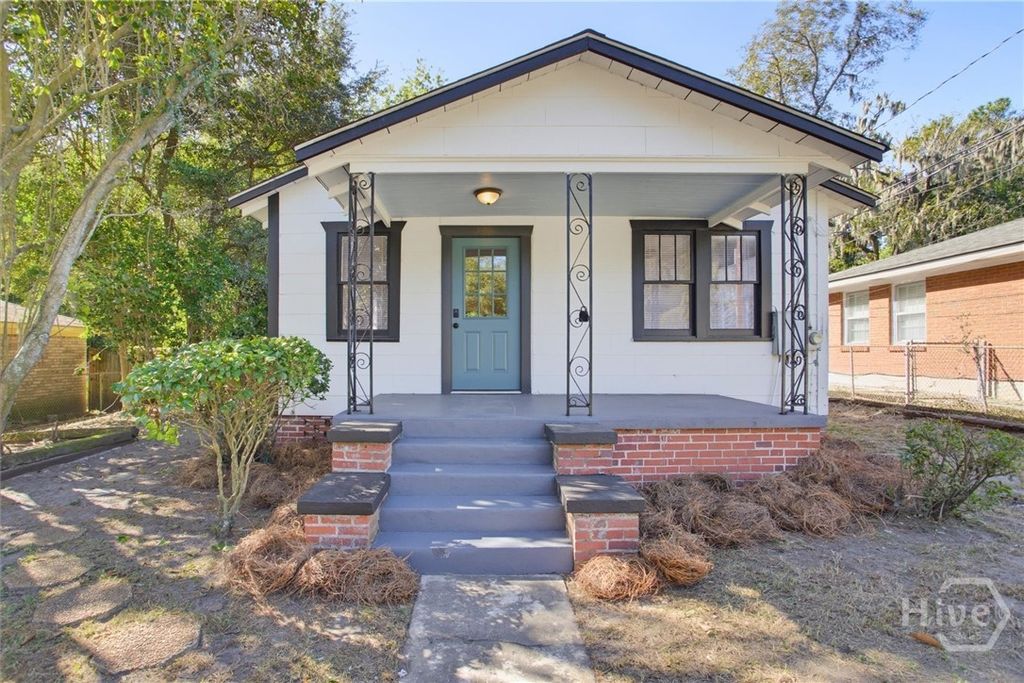 Image 3 of property listing at 49 Saint Johns Avenue, Savannah, GA 31404