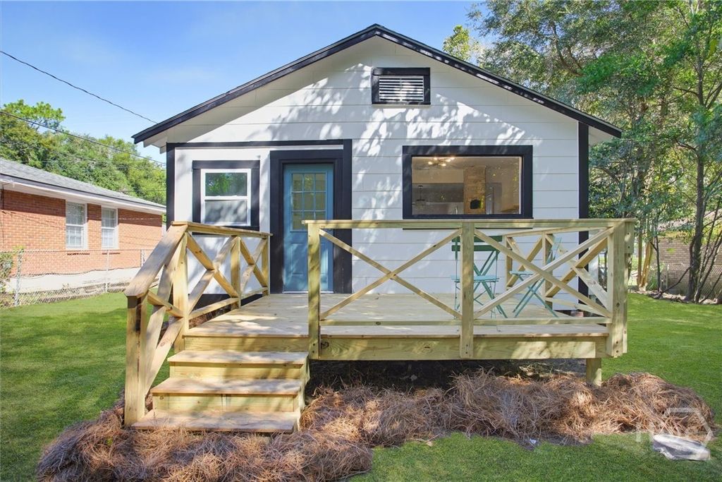 Image 33 of property listing at 49 Saint Johns Avenue, Savannah, GA 31404