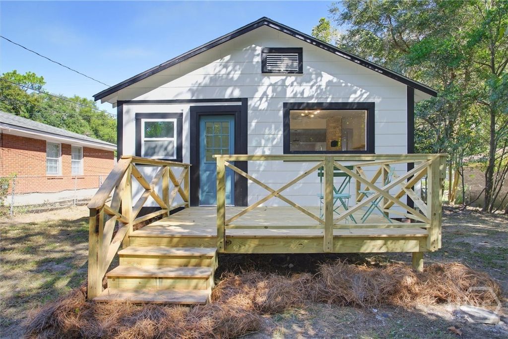 Image 34 of property listing at 49 Saint Johns Avenue, Savannah, GA 31404
