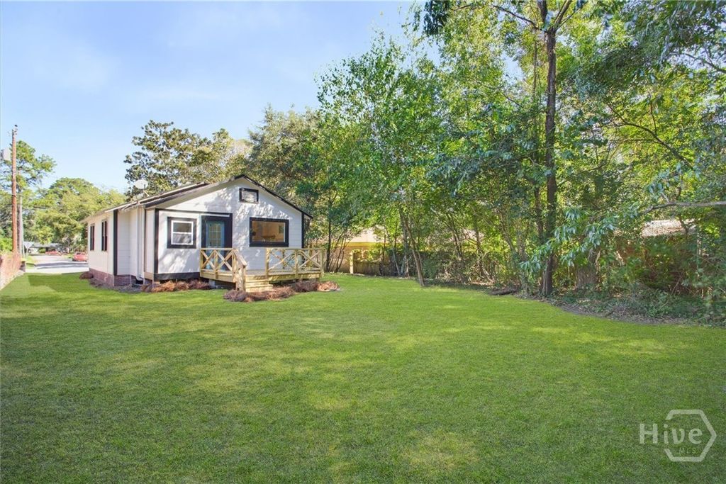 Image 37 of property listing at 49 Saint Johns Avenue, Savannah, GA 31404