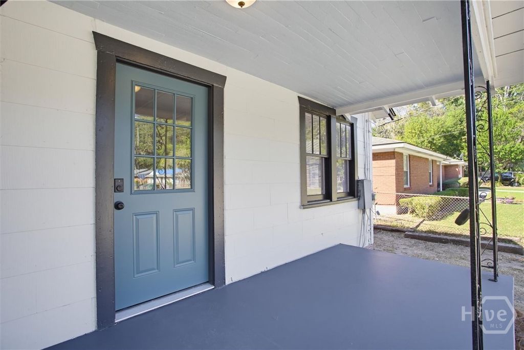 Image 4 of property listing at 49 Saint Johns Avenue, Savannah, GA 31404