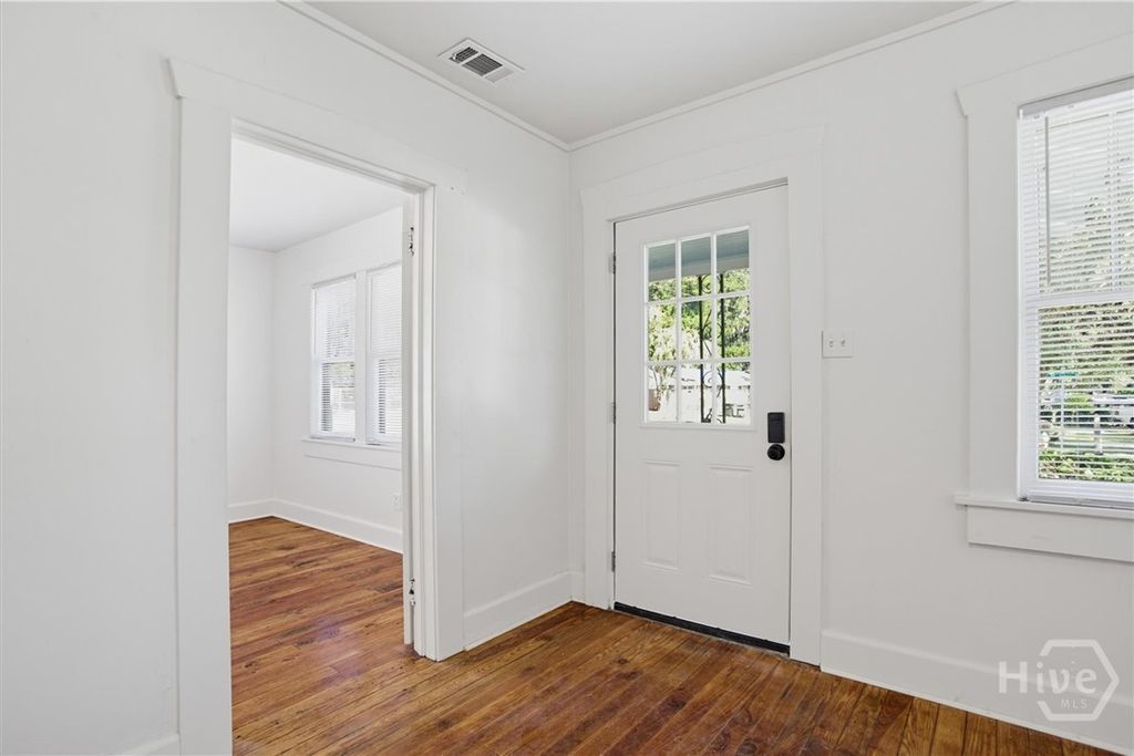 Image 6 of property listing at 49 Saint Johns Avenue, Savannah, GA 31404