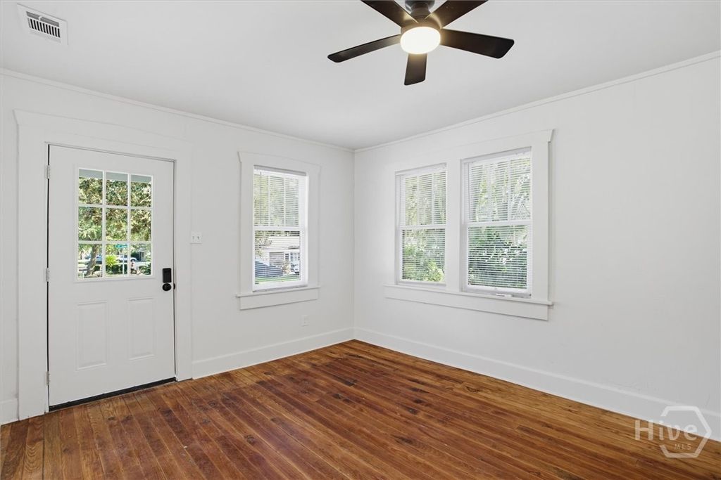 Image 8 of property listing at 49 Saint Johns Avenue, Savannah, GA 31404