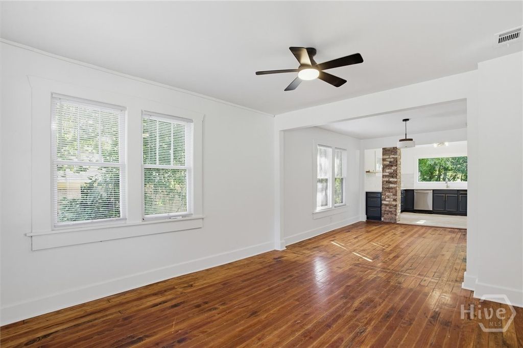 Image 9 of property listing at 49 Saint Johns Avenue, Savannah, GA 31404