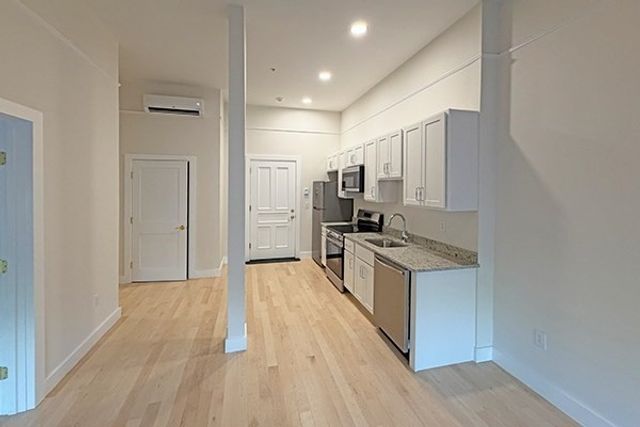 105 Paige St 512, Lowell, MA 01852