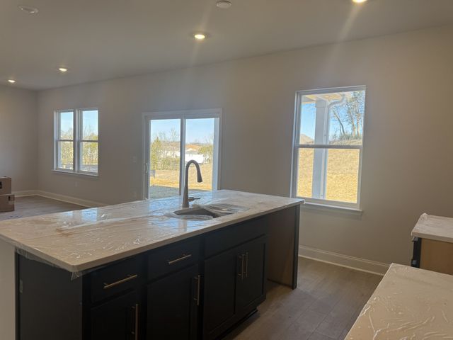 127 Dahlia Dr, La Vergne, TN 37086