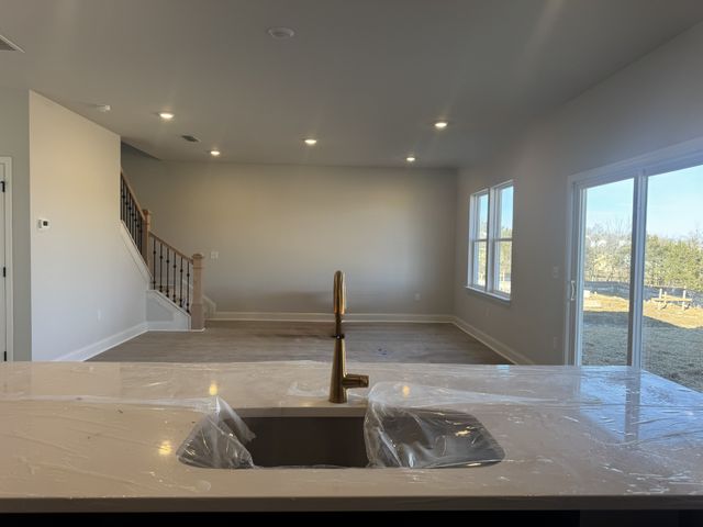 127 Dahlia Dr, La Vergne, TN 37086