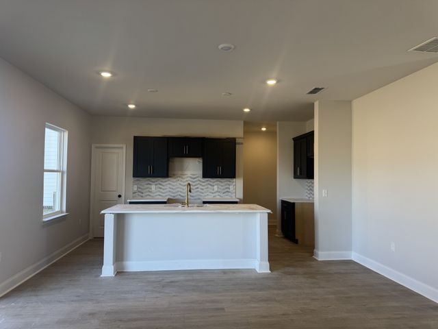 127 Dahlia Dr, La Vergne, TN 37086