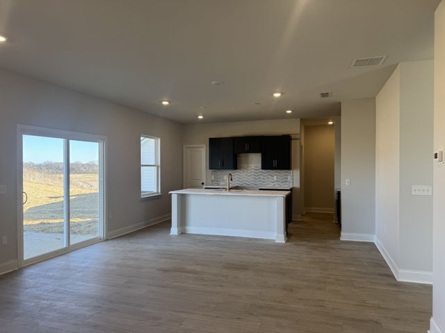 127 Dahlia Dr, La Vergne, TN 37086